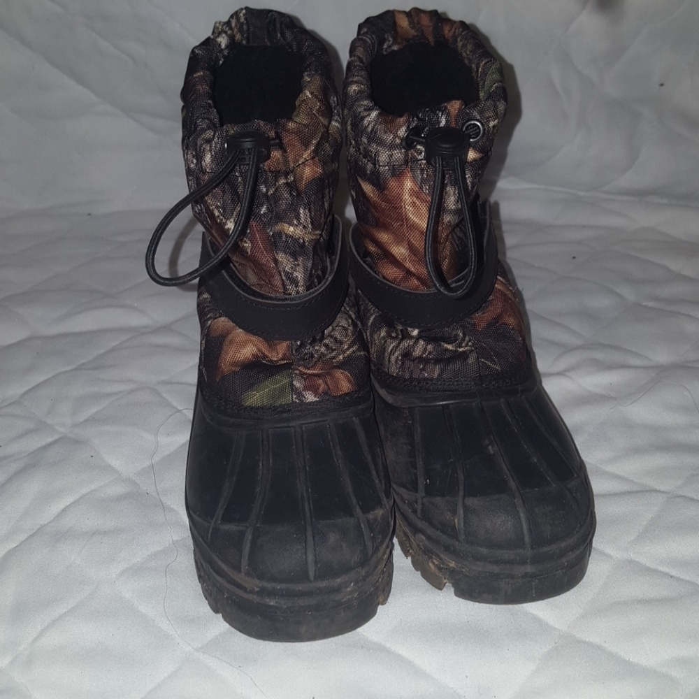 Red head snow boots